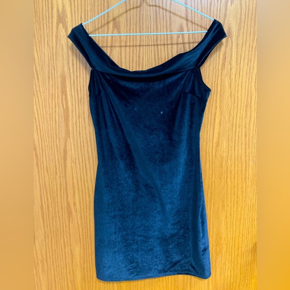 Women’s black velvet, stretch, body con, off the shoulder mini dress. - Picture 1 of 3